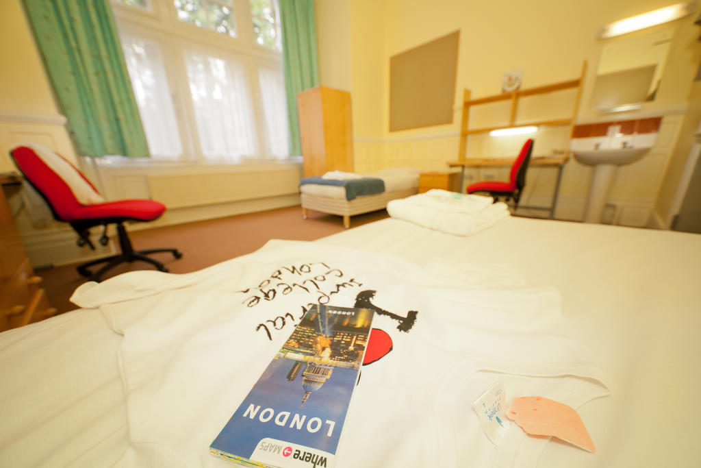 Evelyn Gardens London Room photo