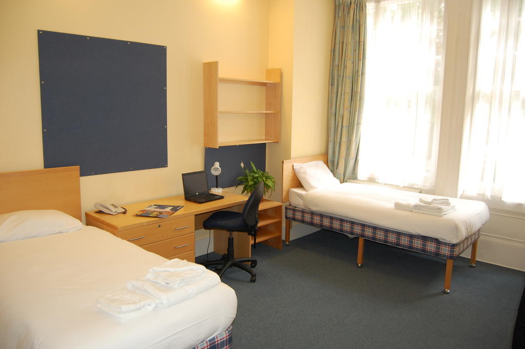 Evelyn Gardens London Room photo