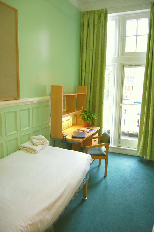 Evelyn Gardens London Room photo
