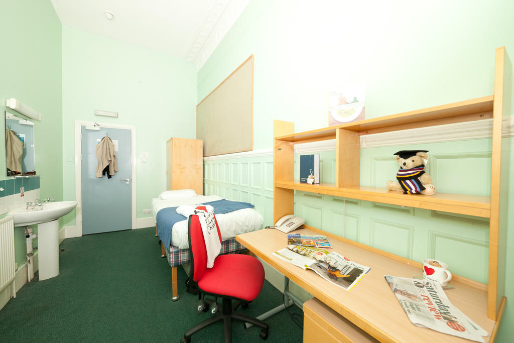 Evelyn Gardens London Room photo
